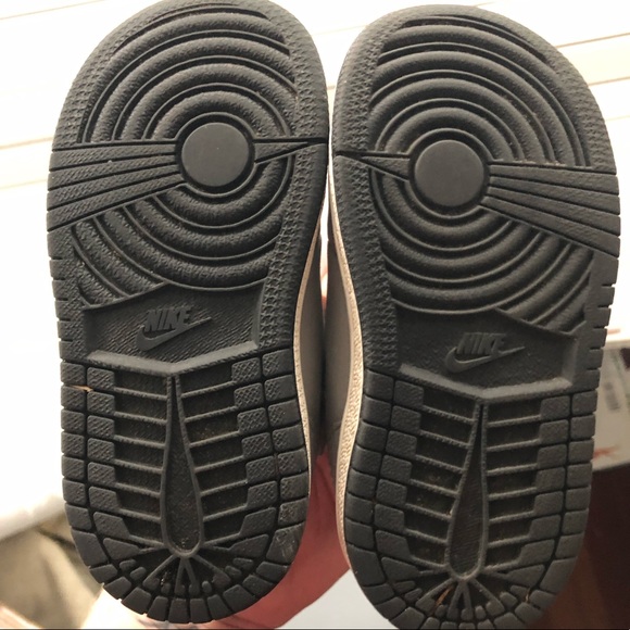 Nike Jordans- Toddler - Size 6c (grey and white) - Picture 4 of 8